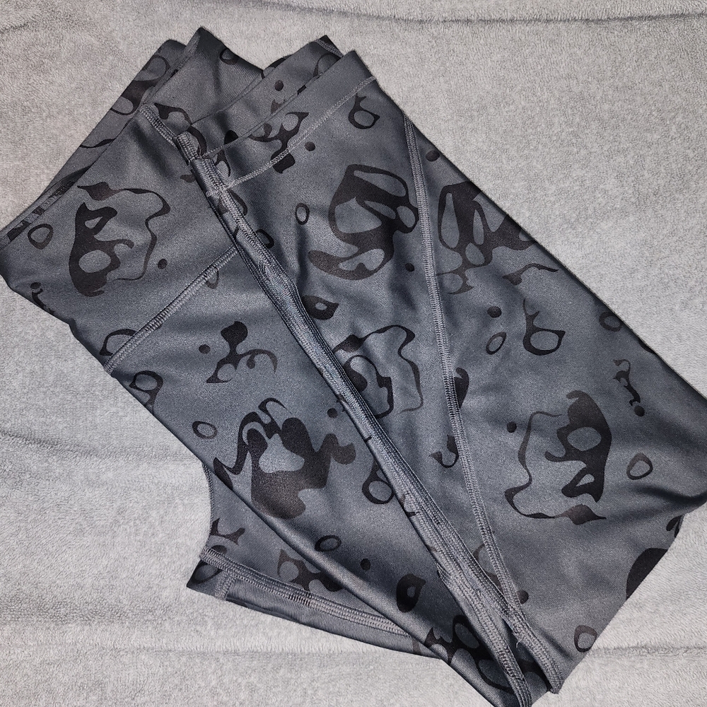 UA High-Waist Black Abstract Splash Print Leggings